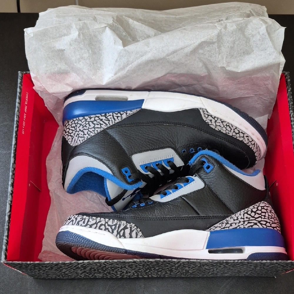 Men's Air Jordan Retro 3 in Black and Blue Size 8.5